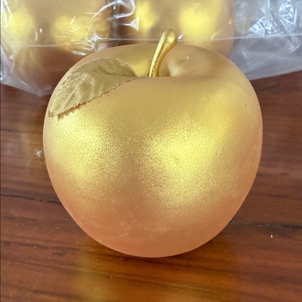 Elegant Gold Apple Decoration for Parties